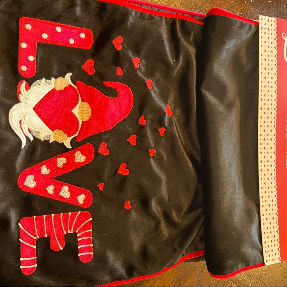Valentine’s gnome table runner